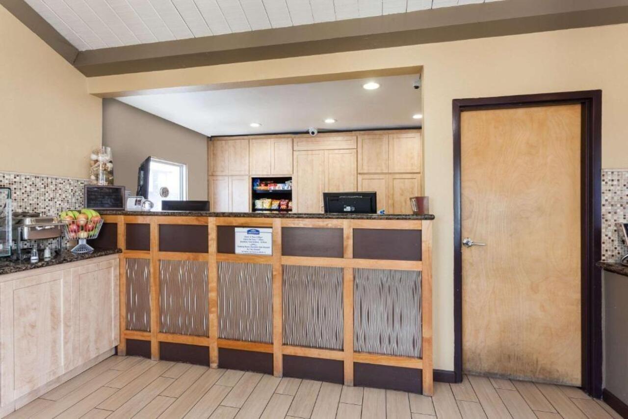 Howard Johnson By Wyndham National City/San Diego South Extérieur photo