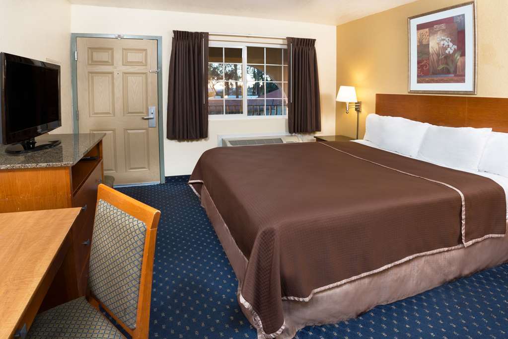 Howard Johnson By Wyndham National City/San Diego South Chambre photo