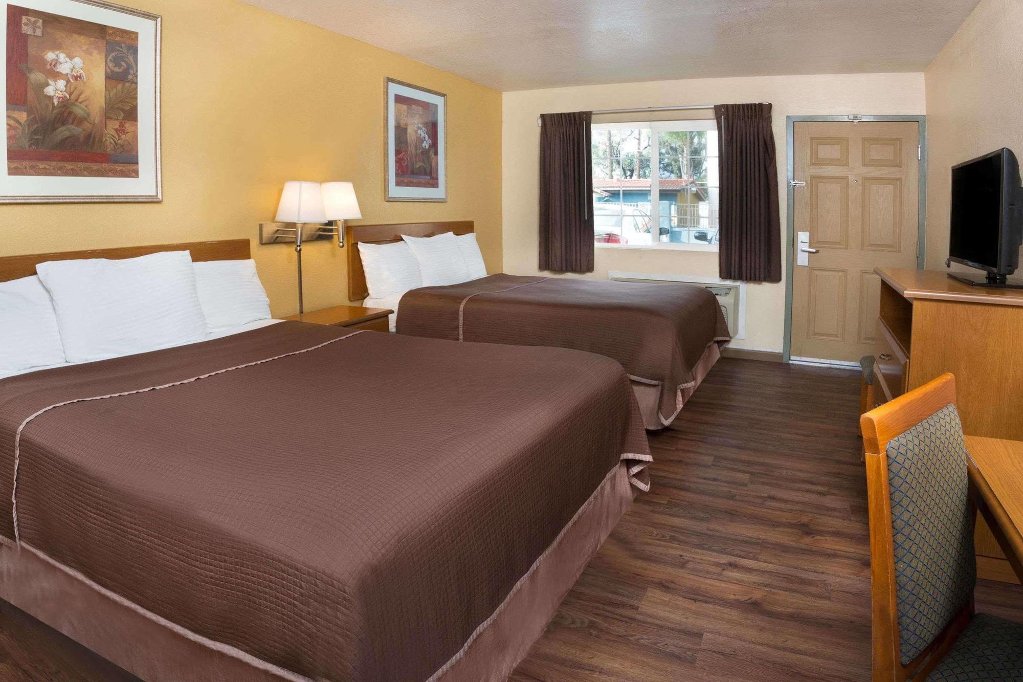 Howard Johnson By Wyndham National City/San Diego South Extérieur photo