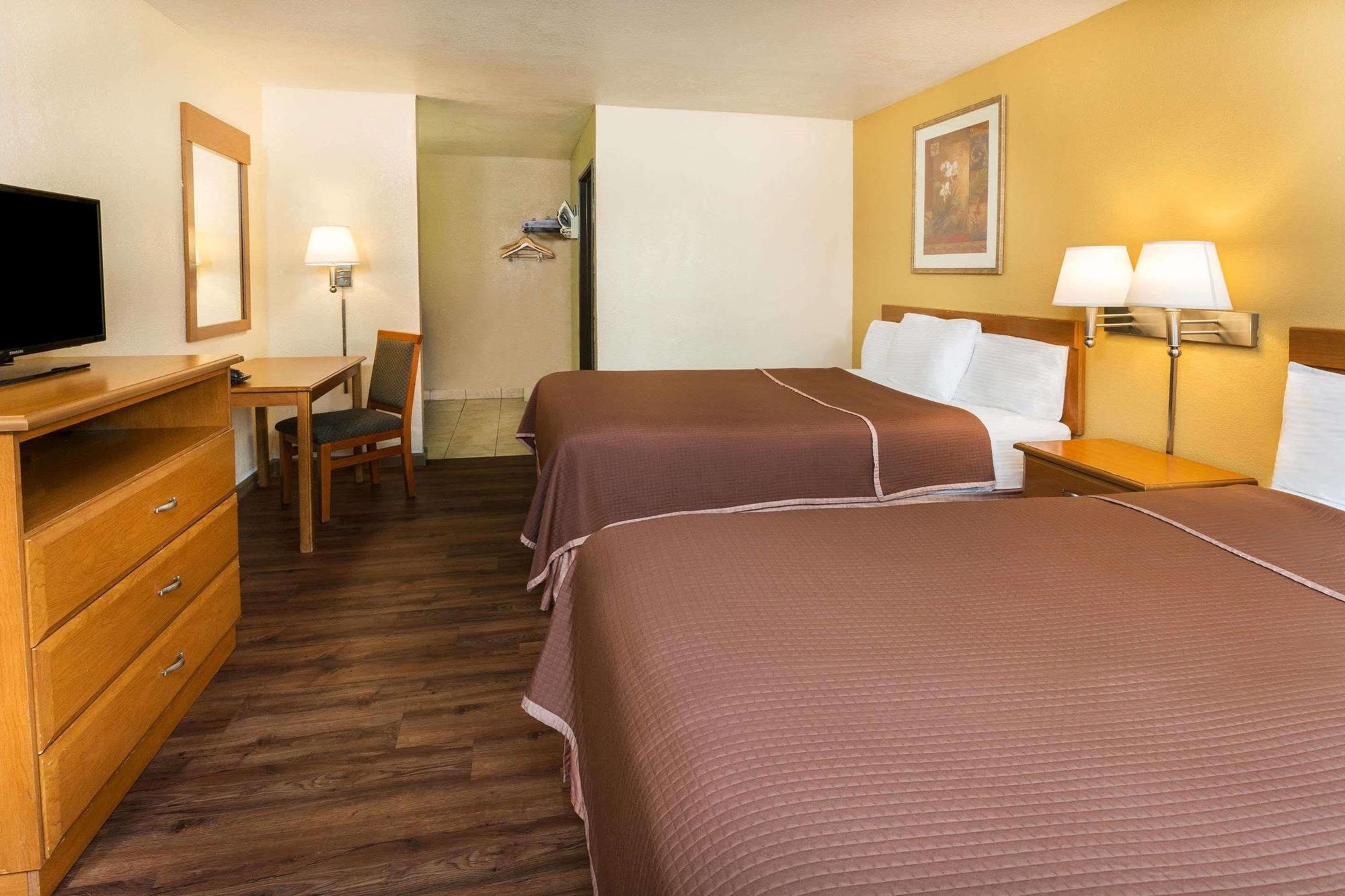 Howard Johnson By Wyndham National City/San Diego South Extérieur photo