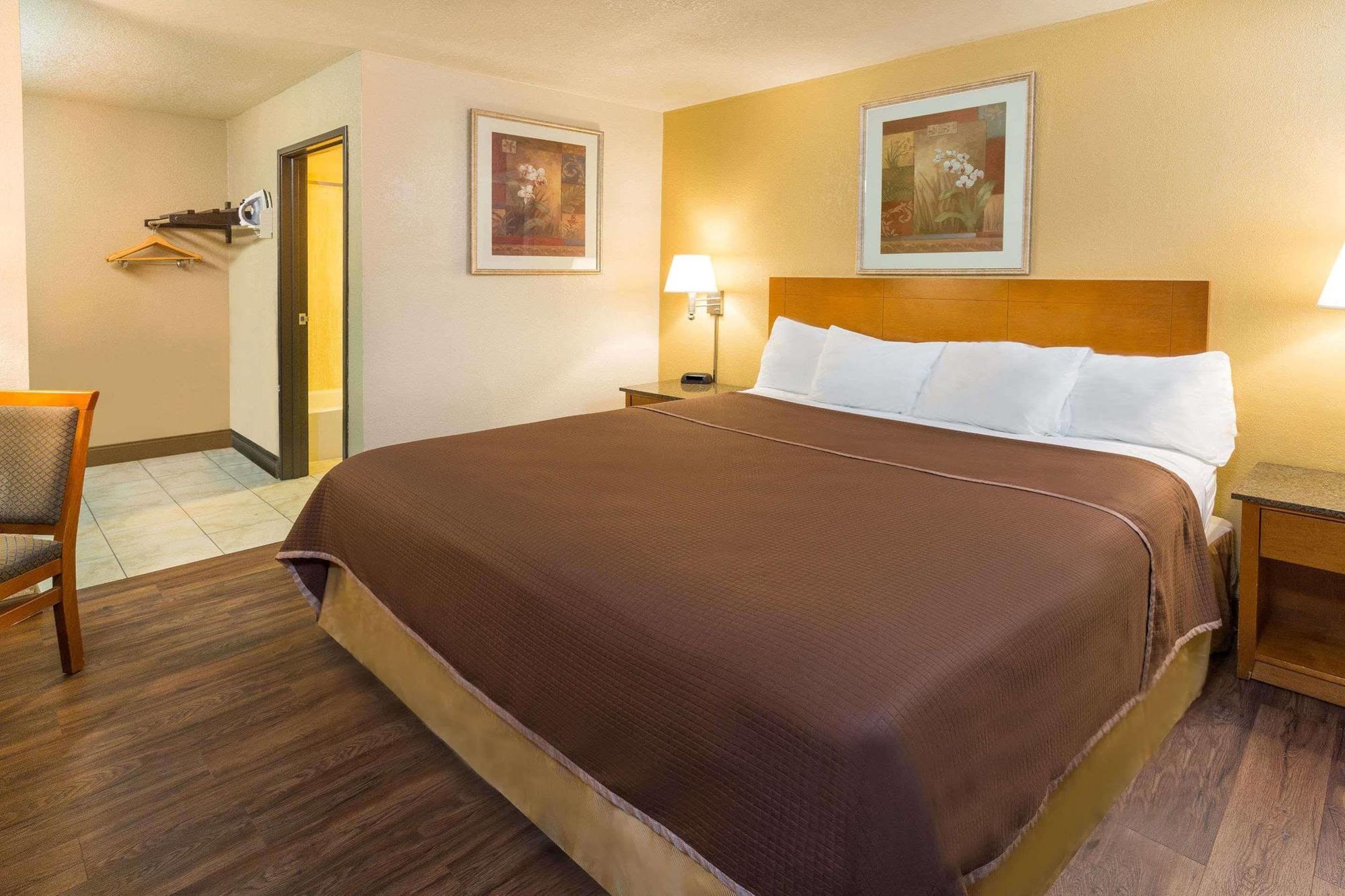 Howard Johnson By Wyndham National City/San Diego South Extérieur photo