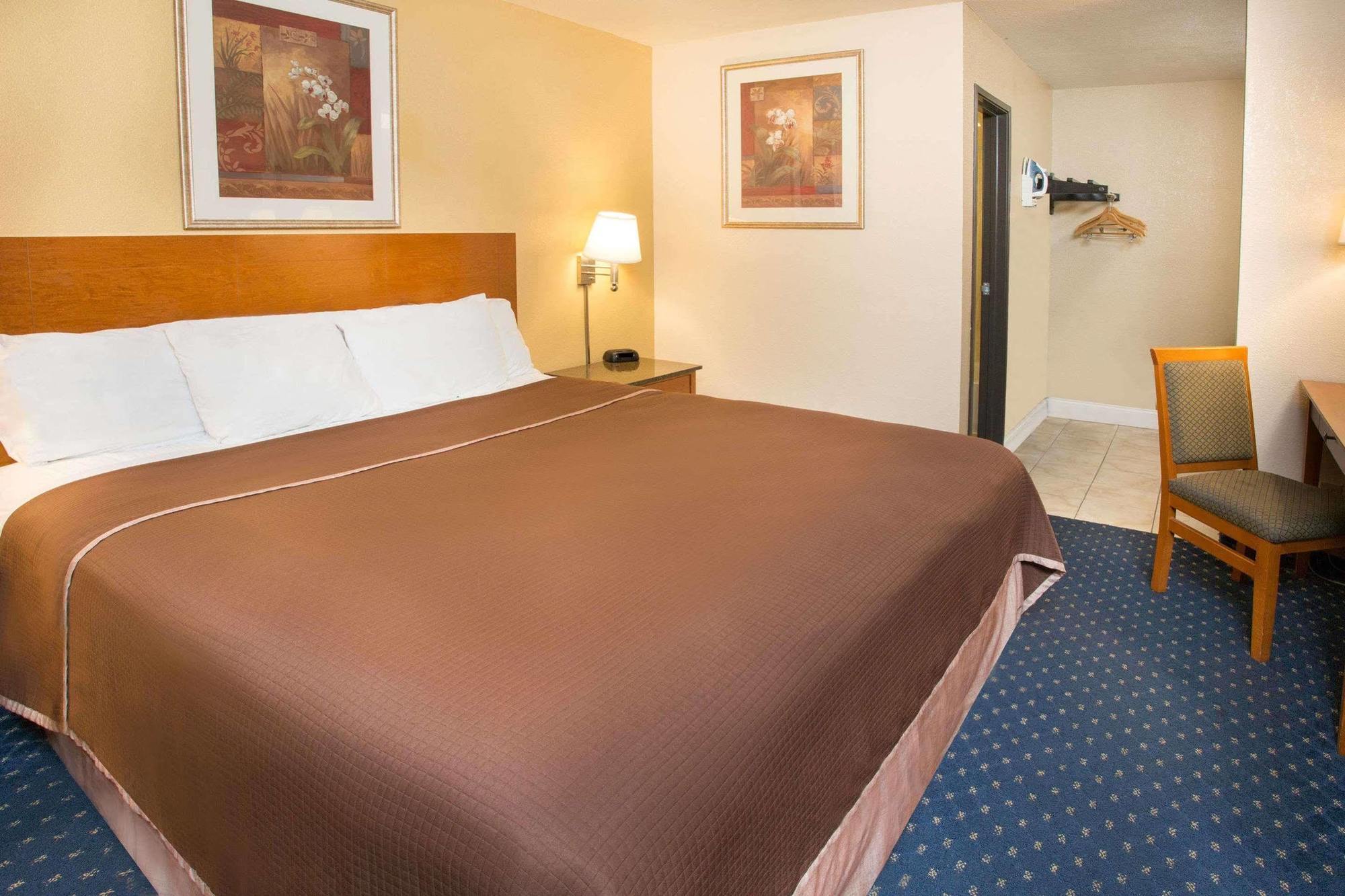 Howard Johnson By Wyndham National City/San Diego South Extérieur photo