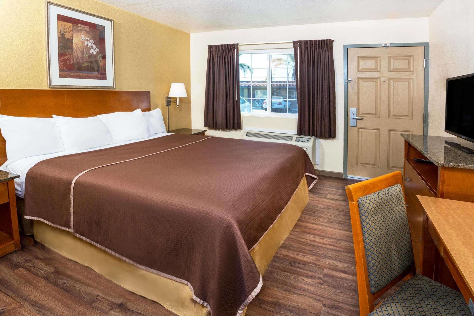 Howard Johnson By Wyndham National City/San Diego South Extérieur photo