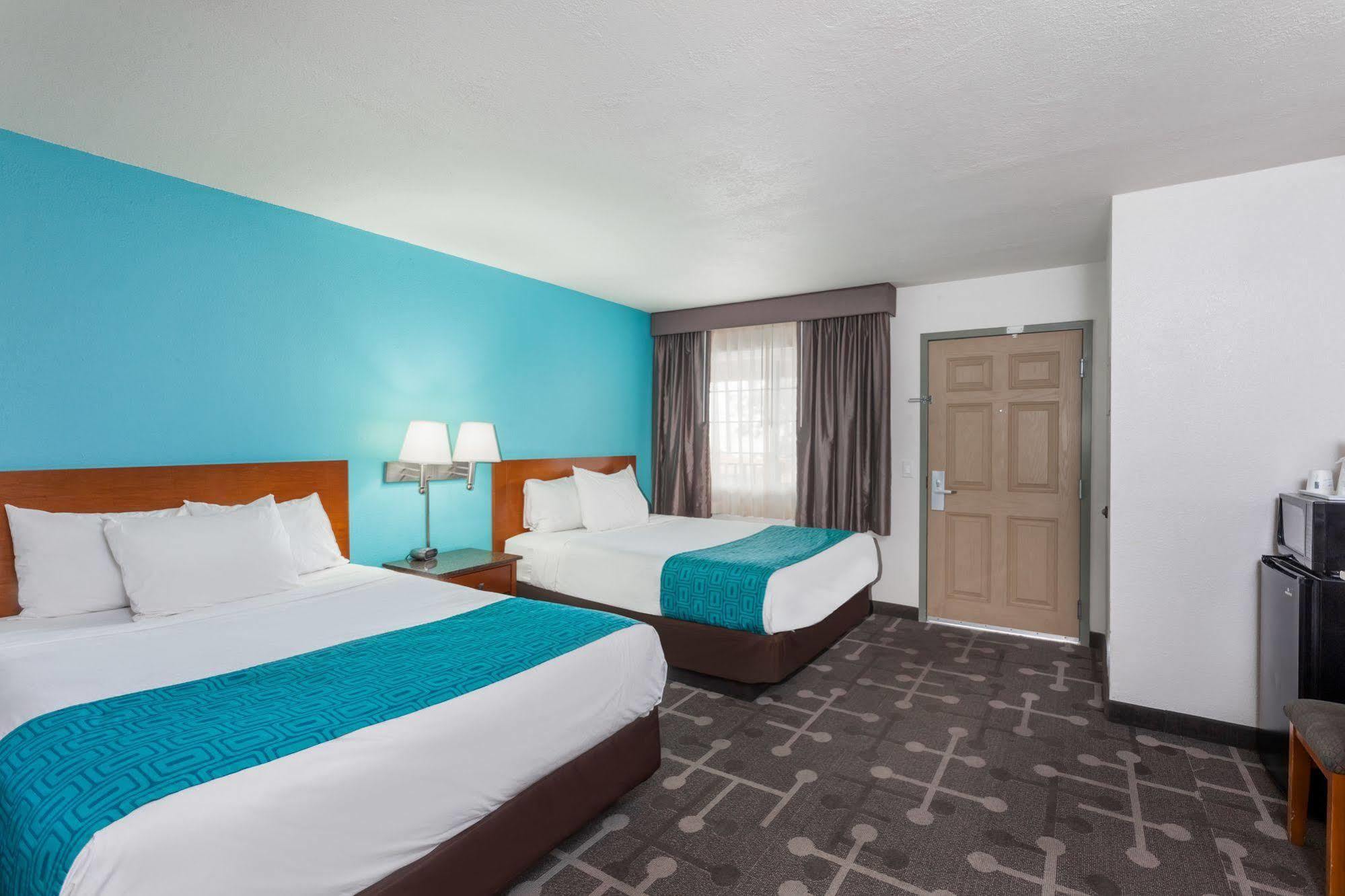 Howard Johnson By Wyndham National City/San Diego South Extérieur photo