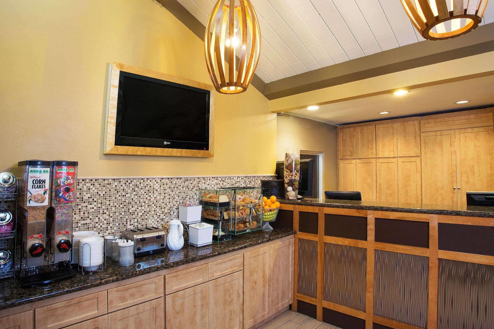 Howard Johnson By Wyndham National City/San Diego South Extérieur photo